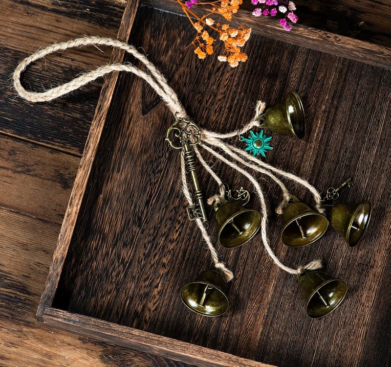 Ausicfen 2 قطع أجراس الساحرة لمقبض الباب للحماية أجراس الرياح الساحرة حامل الباب أجراس الساحرة السحرية لوازم السحر والويكا لحماية المنزل (جرس عتيق من سبائك معدنية) - Image 4